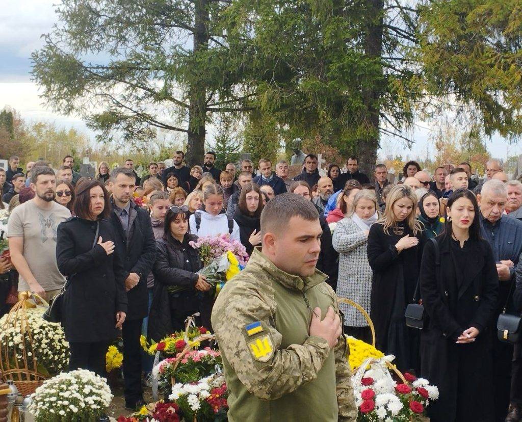 Жителі Надвірнянщини провели на вічний спочинок земляка-героя Олега Павлишина