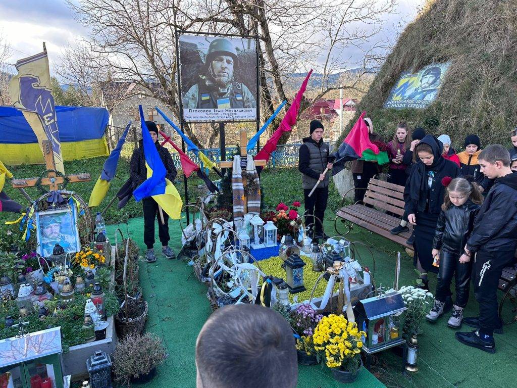 Прикордонники вшанували пам'ять загиблого побратима з Прикарпаття Івана Прокопюка
