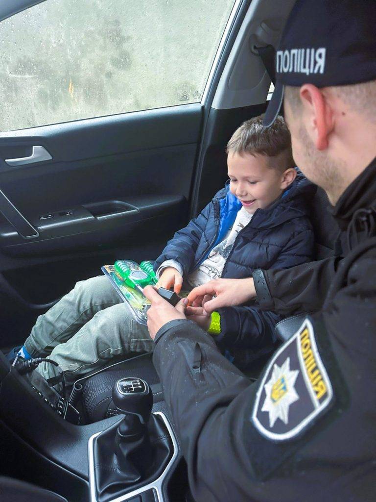 Ювенальні поліцейські Франківщини здійснили мрію семирічного хлопчика