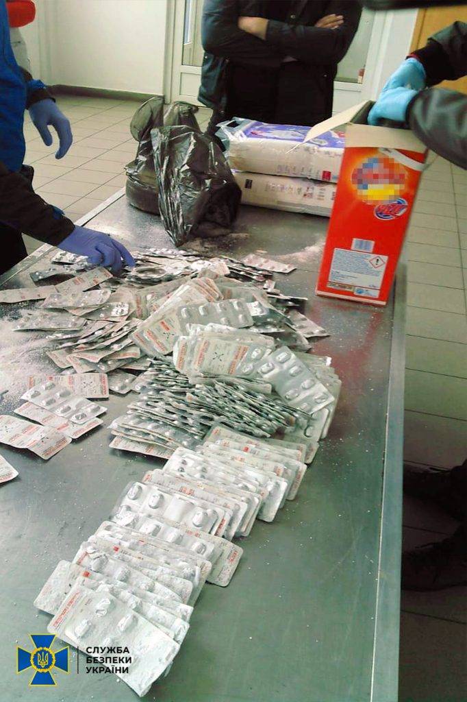 На Прикарпатті засудили трьох чоловіків, які перевозили до ЄС наркотики у пральному порошку. ФОТО