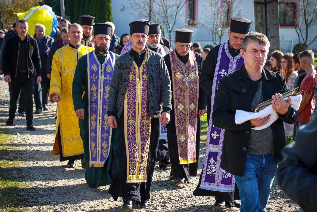 Рожнятівська громада гідно провела в останню дорогу воїна Сергія Локатиря