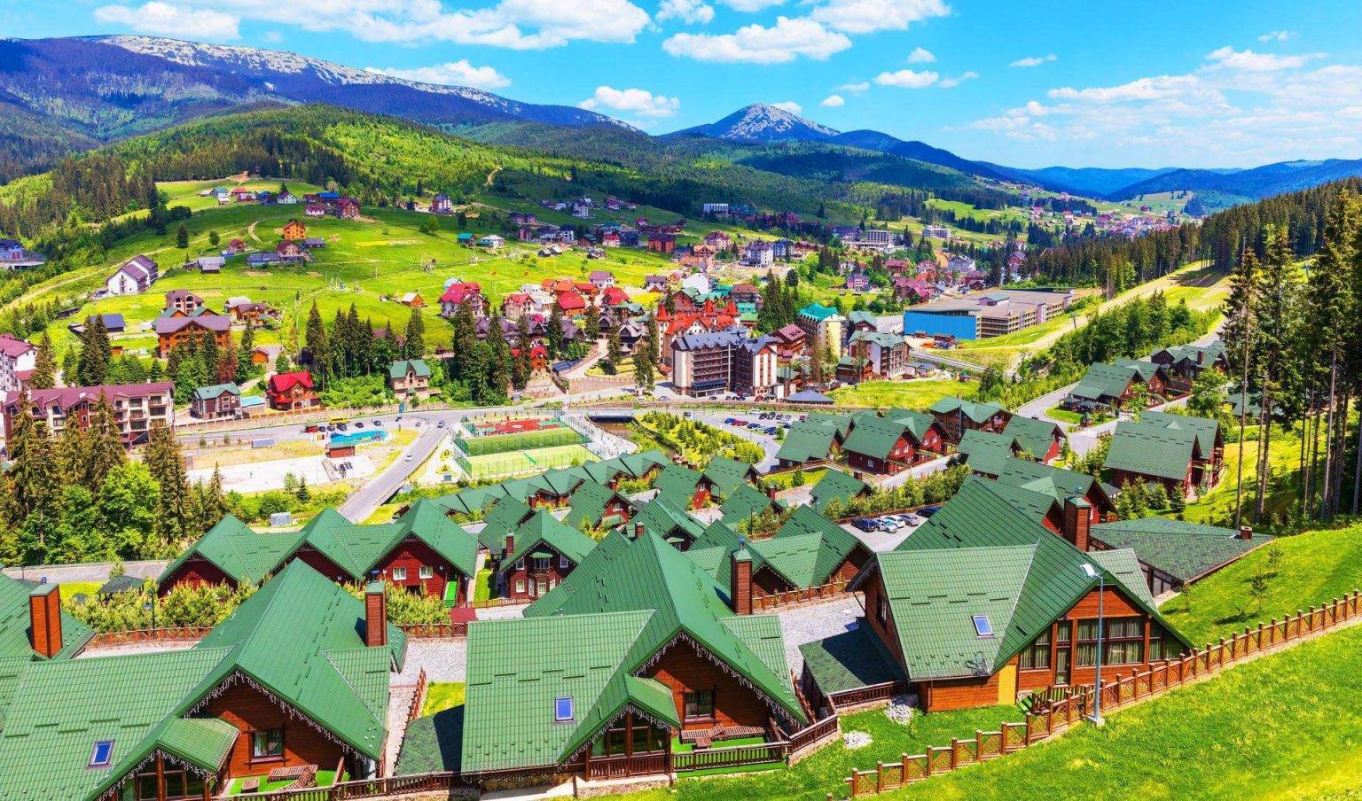 Прокуратура та Приватбанк тягаються за земельні ділянки в Буковелі