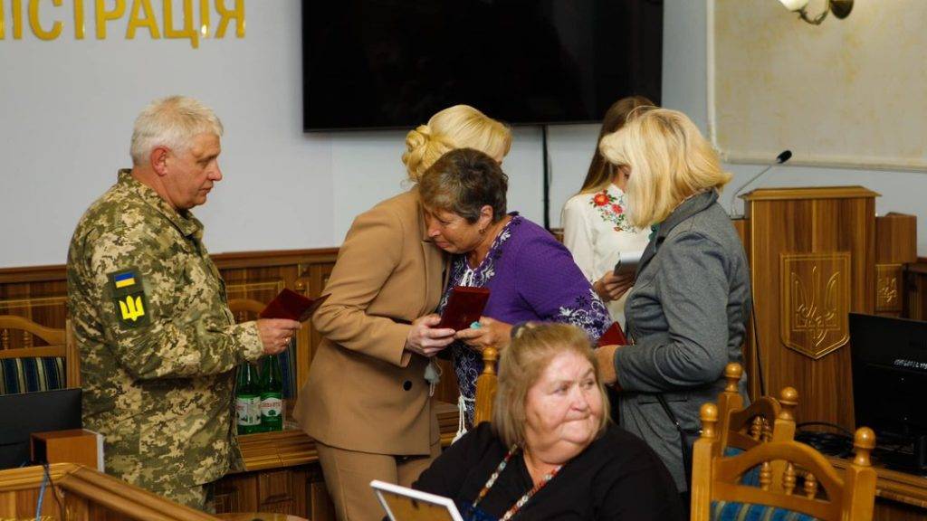 У Івано-Франківську родинам полеглих військових передали почесні нагороди