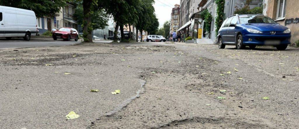 Відомо, які дороги першочергово відремонтують на Прикарпатті у 2024 році