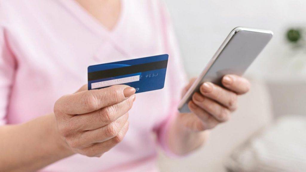 Мешканка Прикарпаття втратила 47 тисяч гривень через банківського афериста