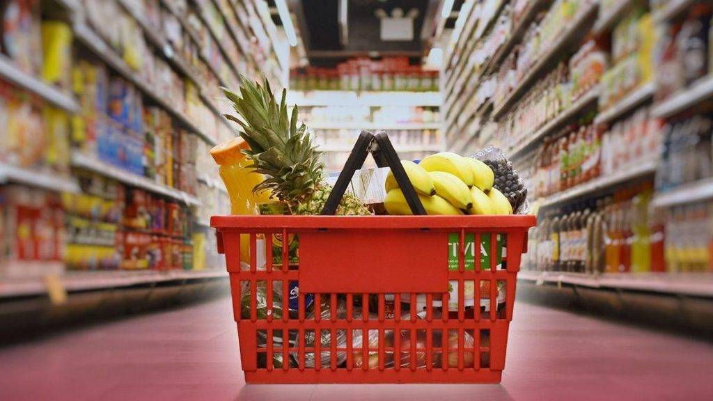 Продуктовий кошик українця: як змінились ціни на базові продукти в 2023 році