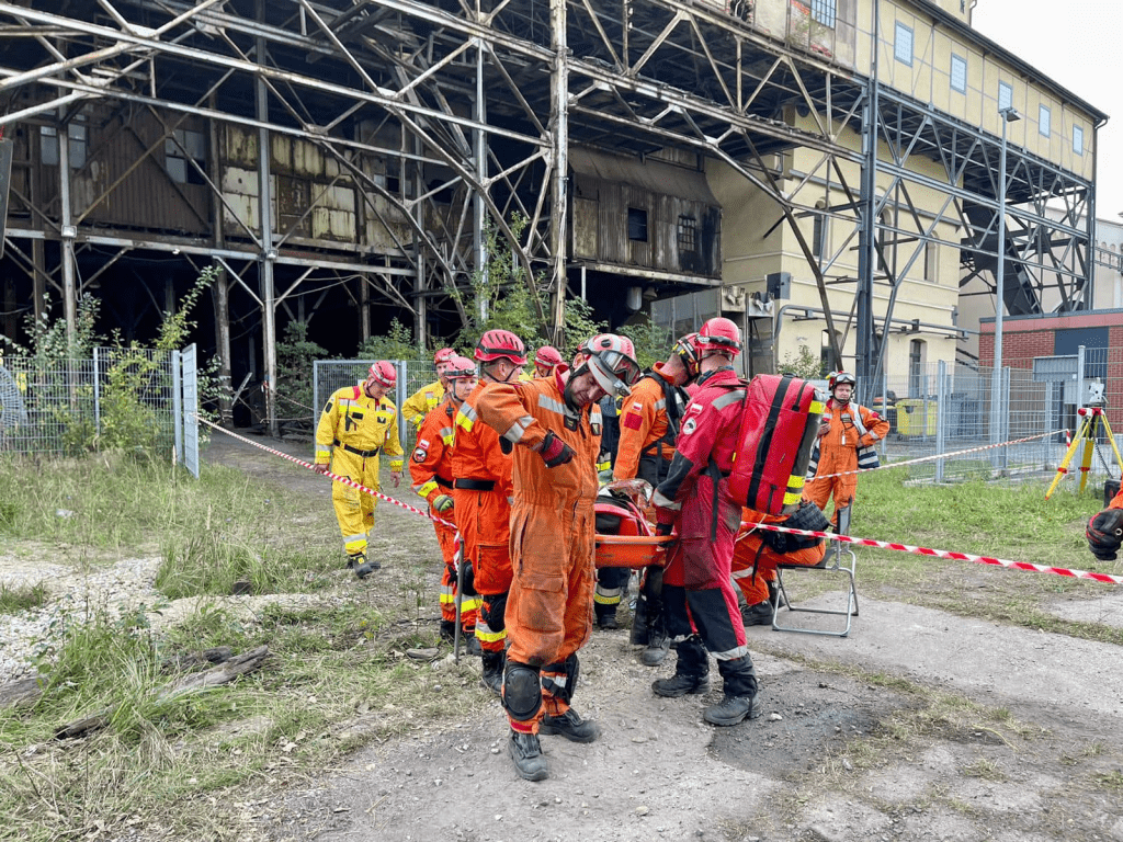 Делегація рятувальників Прикарпаття з робочим візитом відвідала місто Валбжих Республіки Польщі