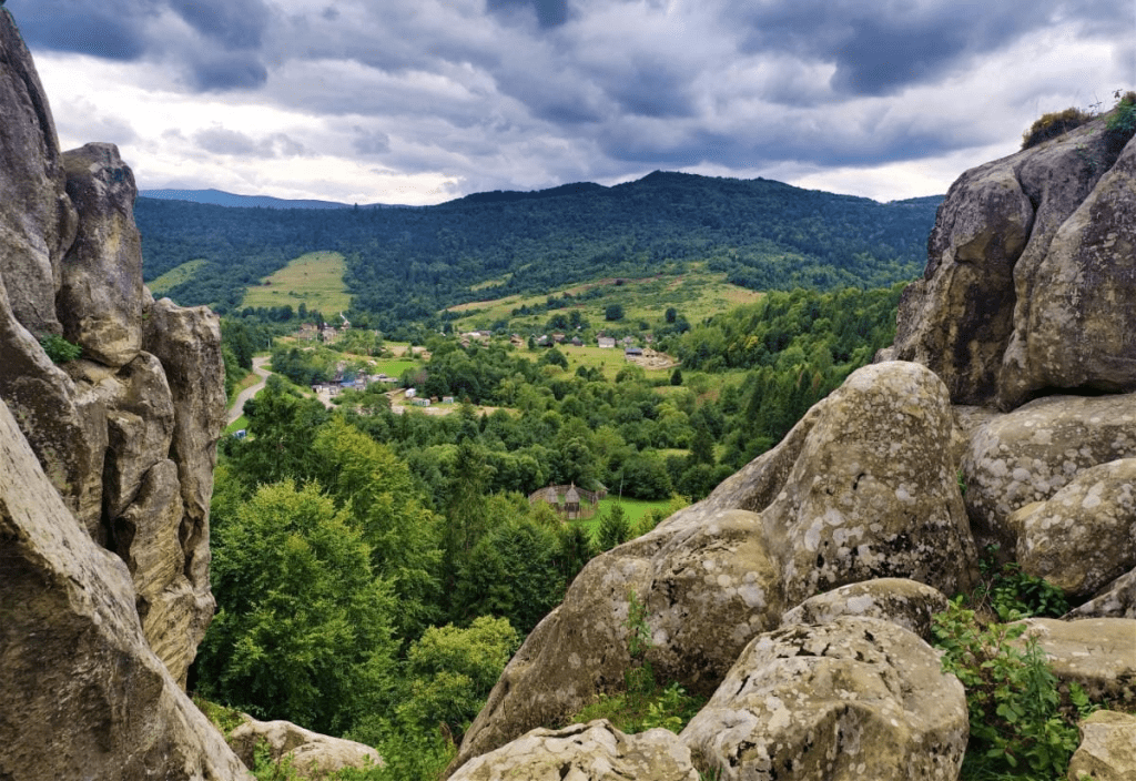 Гори, релакс і дерев'яні церкви: чим дивує український курорт Східниця