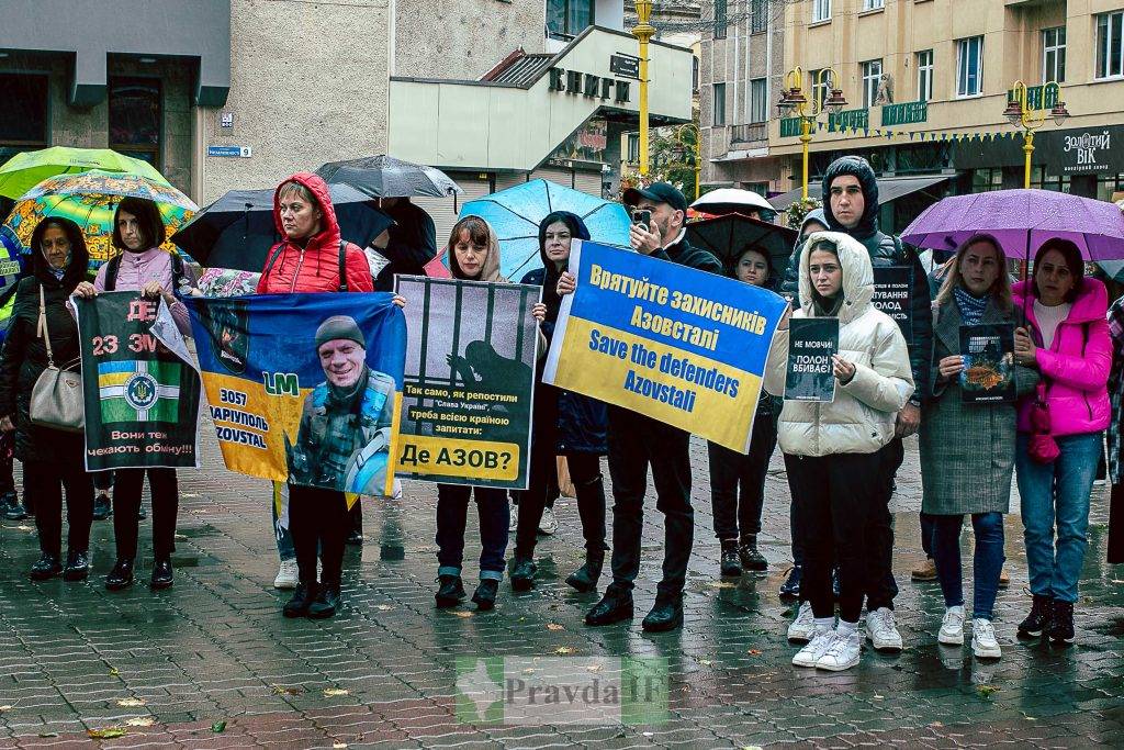 "Звільніть Азов": у Франківську люди зібрались на підтримку захисників "Азовсталі"