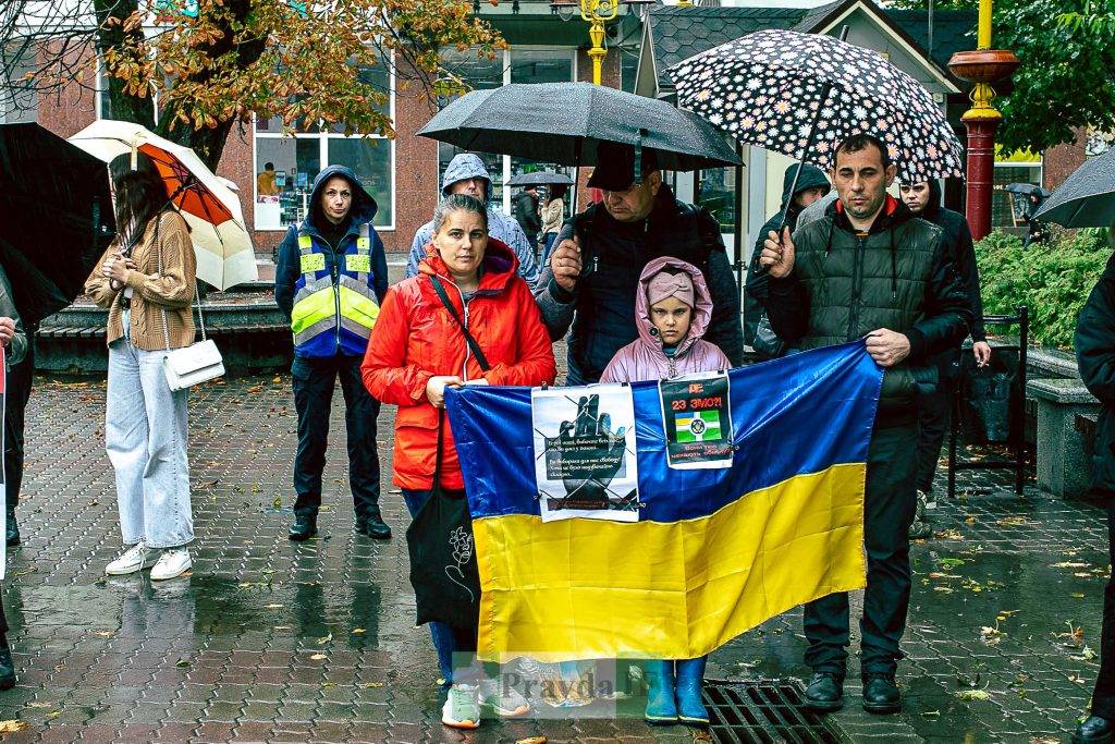 "Полон вбиває": у Франківську люди зібрались на підтримку захисників "Азовсталі"