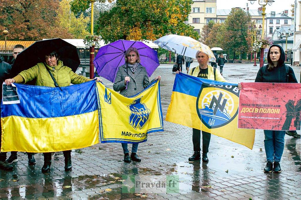 "Полон вбиває": у Франківську люди зібрались на підтримку захисників "Азовсталі"