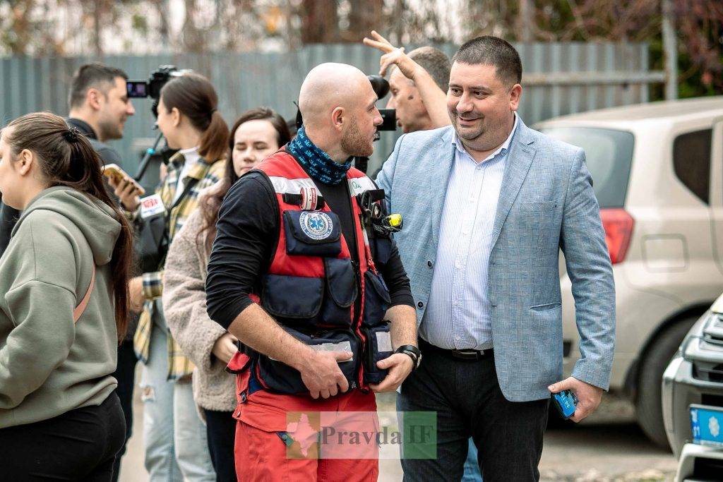 У Франківську медики, поліцейські та рятувальники вчилися евакуації постраждалих у ДТП. ФОТО