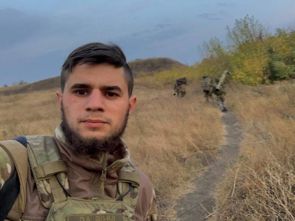 "А його туди хтось посилав?": репортаж із рідного села Дмитра "Да Вінчі" Коцюбайла. ВІДЕО