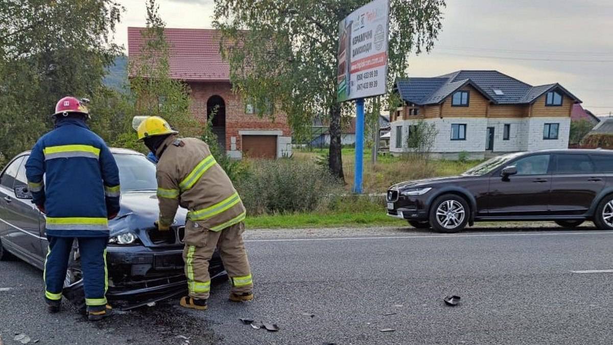 На Надвірнянщині не розминулись дві автівки