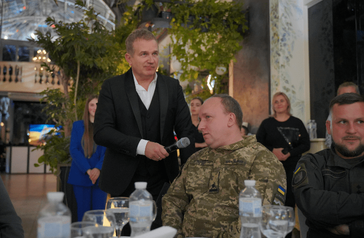 Українські артисти на благодійній вечері у Франківську збирали кошти для ЗСУ