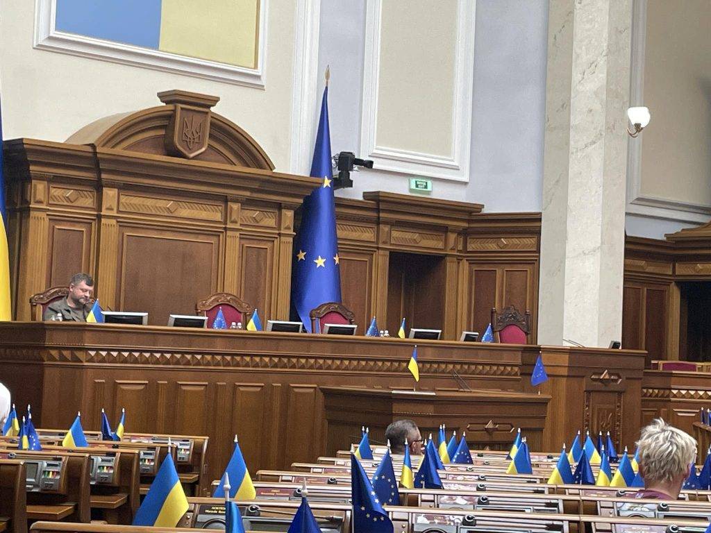 Заборона московської церкви в Україні: хто з прикарпатських нардепів підписав ініціативу