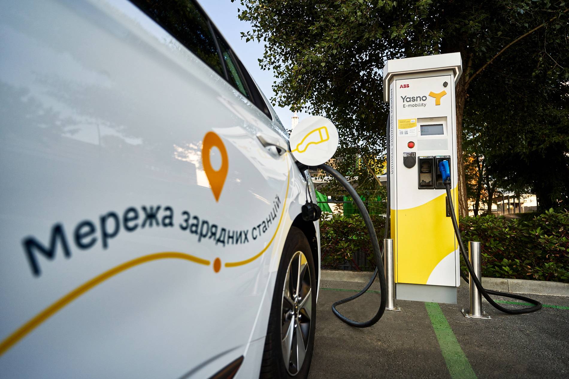 У Франківську запрацювала перша зарядна станція мережі YASNO E-mobility