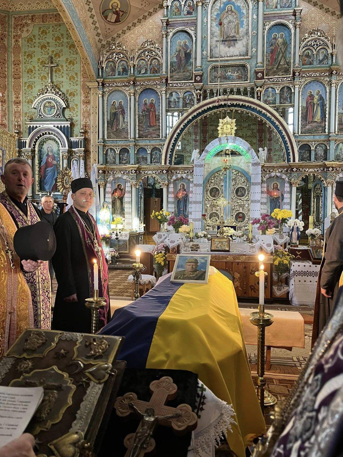 На Франківщині попрощалися із полеглим захисником Ігорем Валіхновським