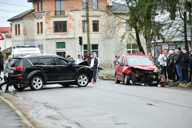 На Калущині зіткнулись дві автівки. ФОТО