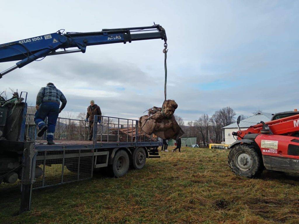 На Франківщині декомунізували черговий пам'ятник радянським окупантам. ФОТО