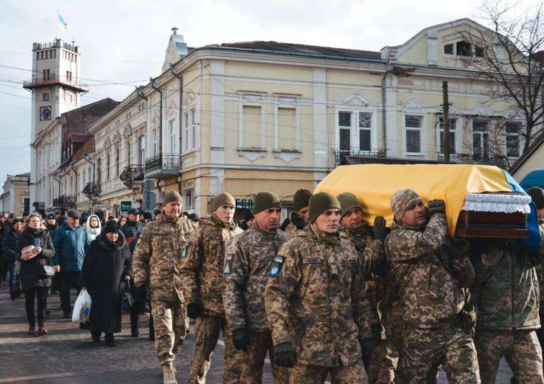 Коломия прощалася із загиблим Героєм Романом Самуляком