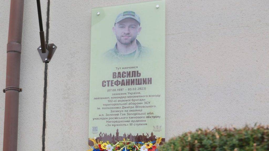 У Франківську відкрили меморіальну дошку полеглому захиснику Василю Стефанишину. ФОТО