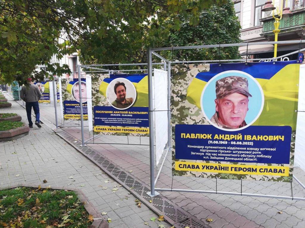 На франківській стометрівці закінчуються місця на Алеї слави Героїв