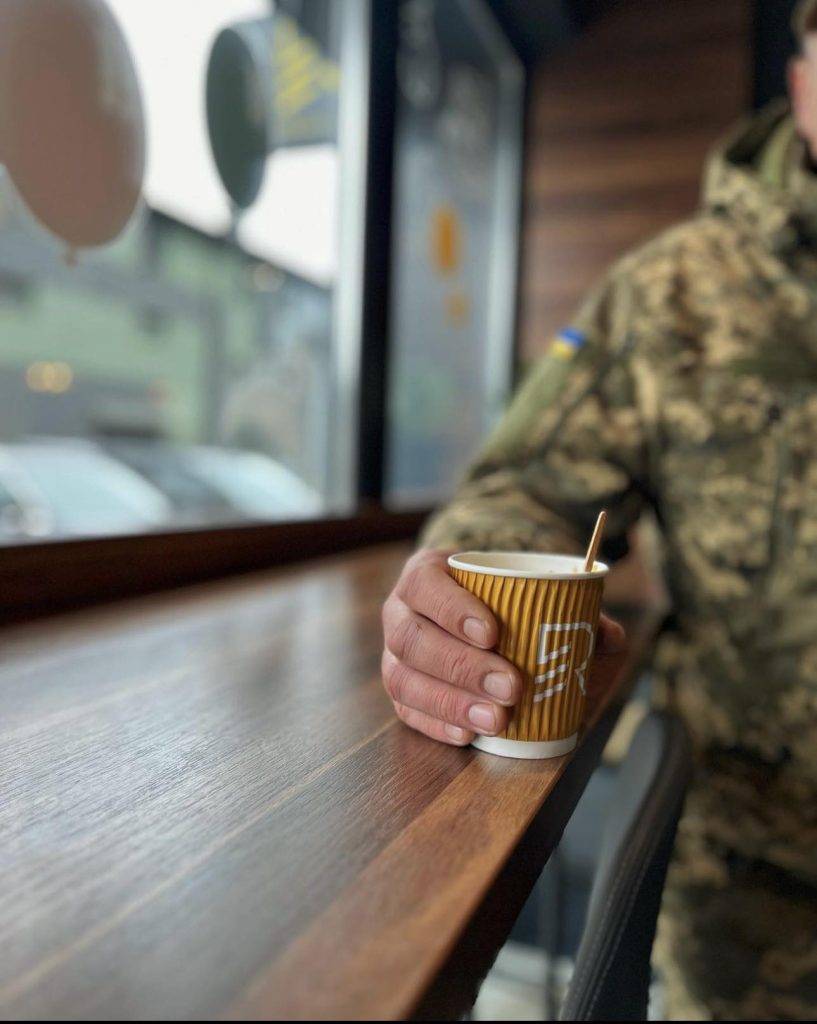 У Івано-Франківську військовослужбовців пригощають першою стравою та кавою