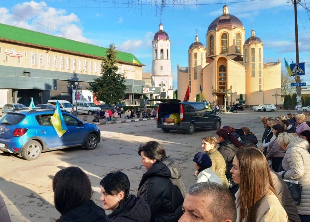 Тлумачани зустріли загиблого воїна Миколу Доронюка