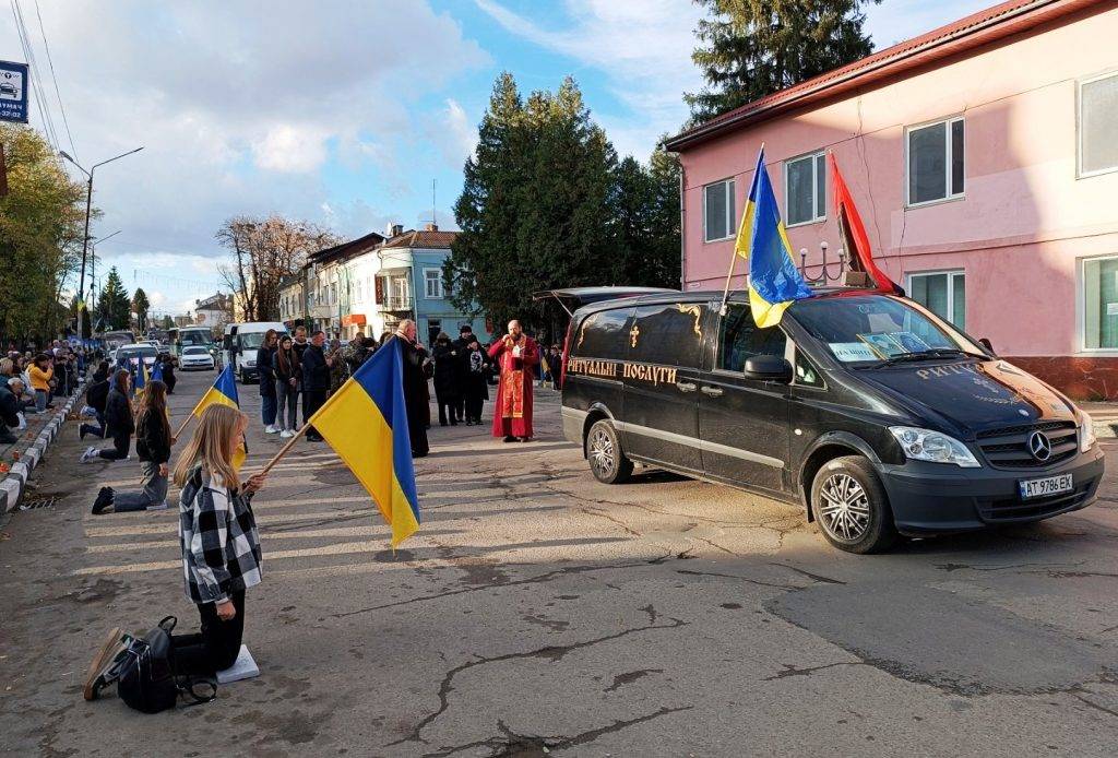 Тлумачани зустріли загиблого воїна Миколу Доронюка