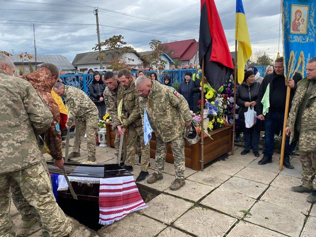 Городенківщина провела в останню путь мужнього Героя Миколу Заваду