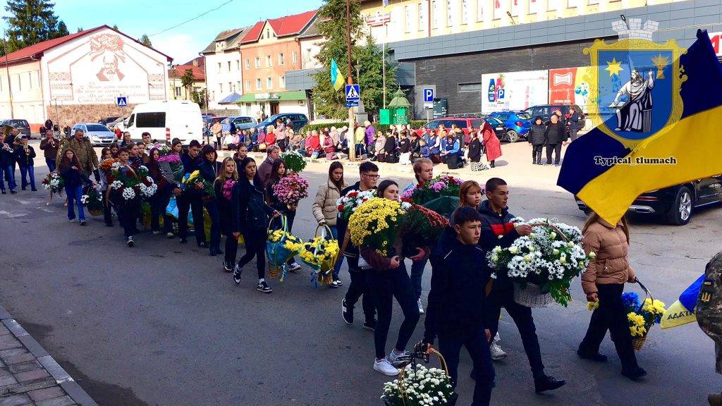 Мешканці Тлумача в останню путь провели загиблого Героя Миколу Доронюка