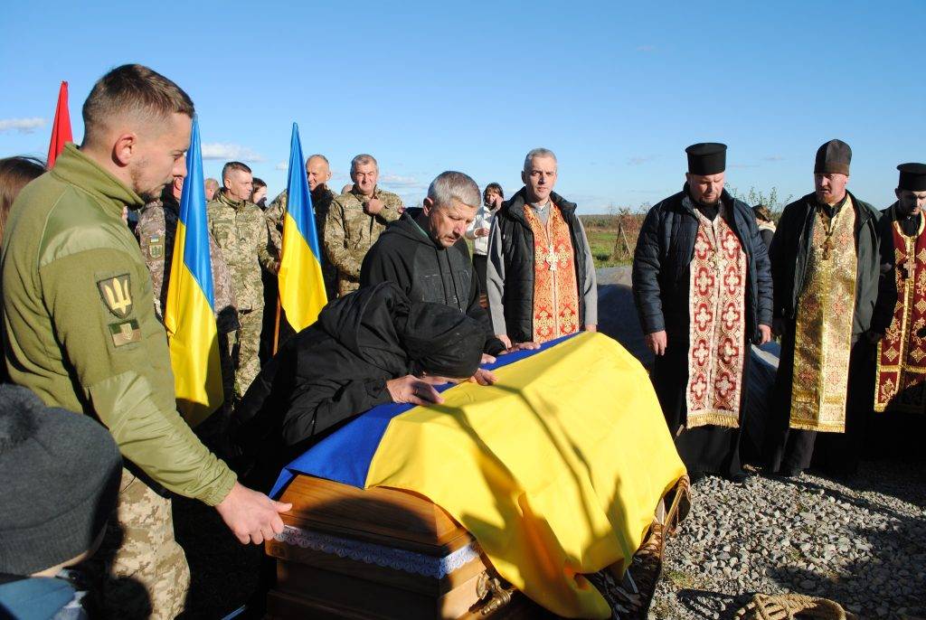 На Франківщині попрощалися з Тарасом Петришиним, який загинув на війні