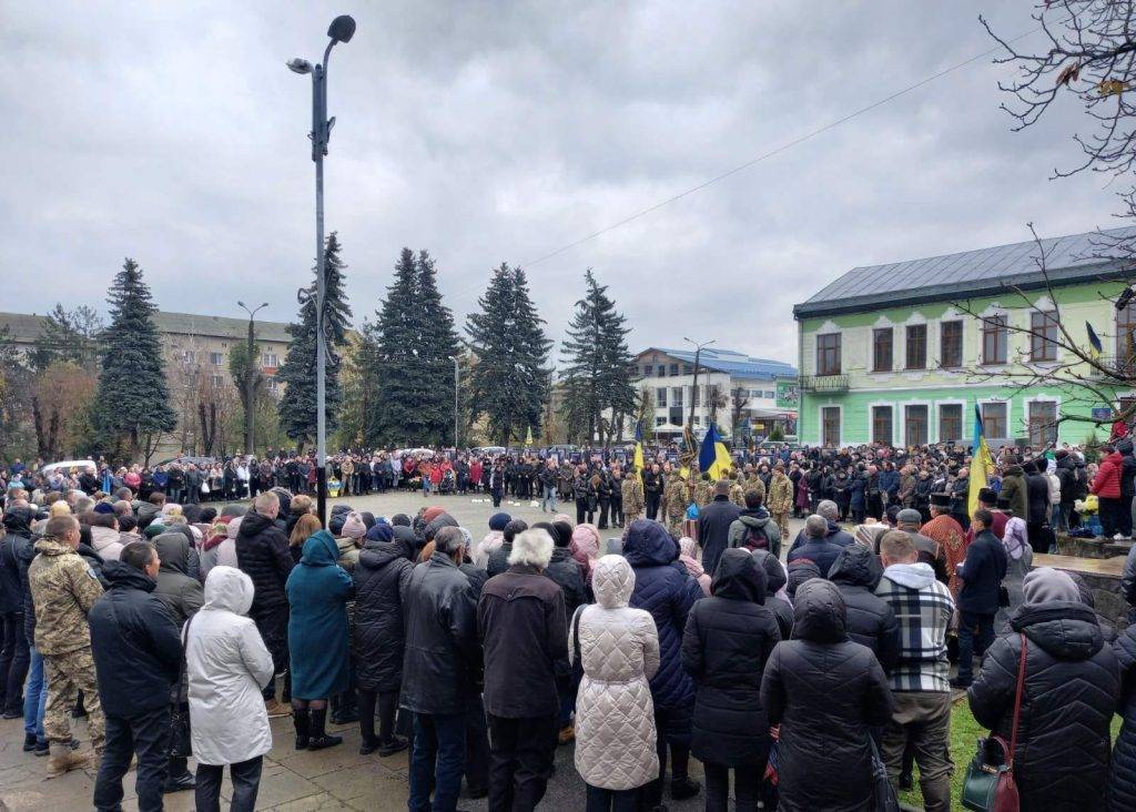 Отинійська громада зустріла і провела на вічний спочинок бійця Івана Солтисіка