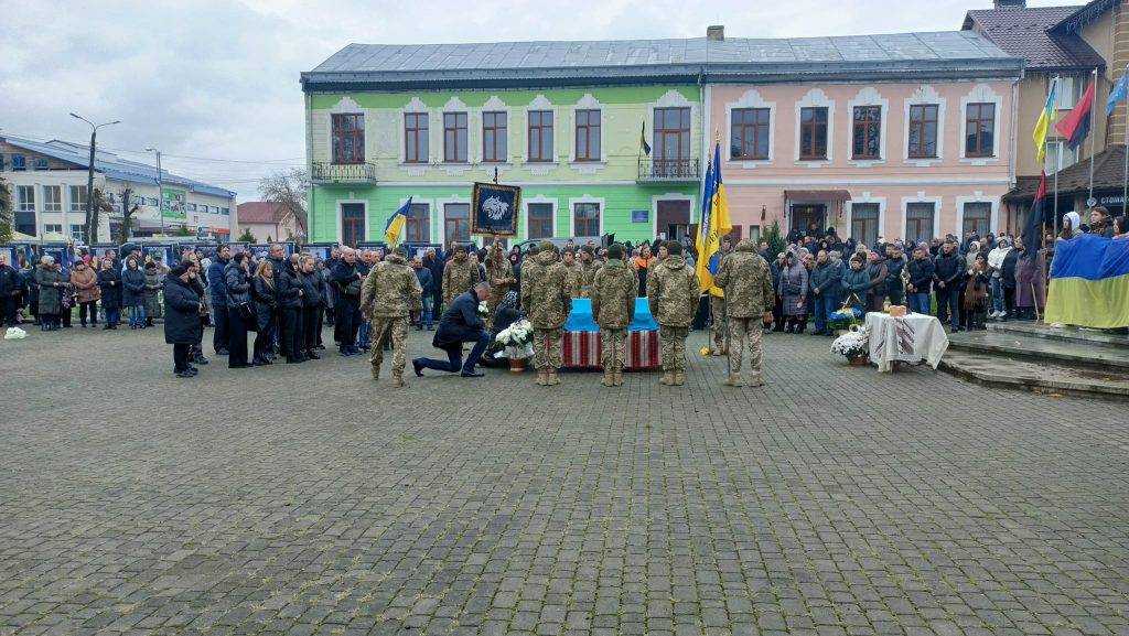 Отинійська громада зустріла і провела на вічний спочинок бійця Івана Солтисіка