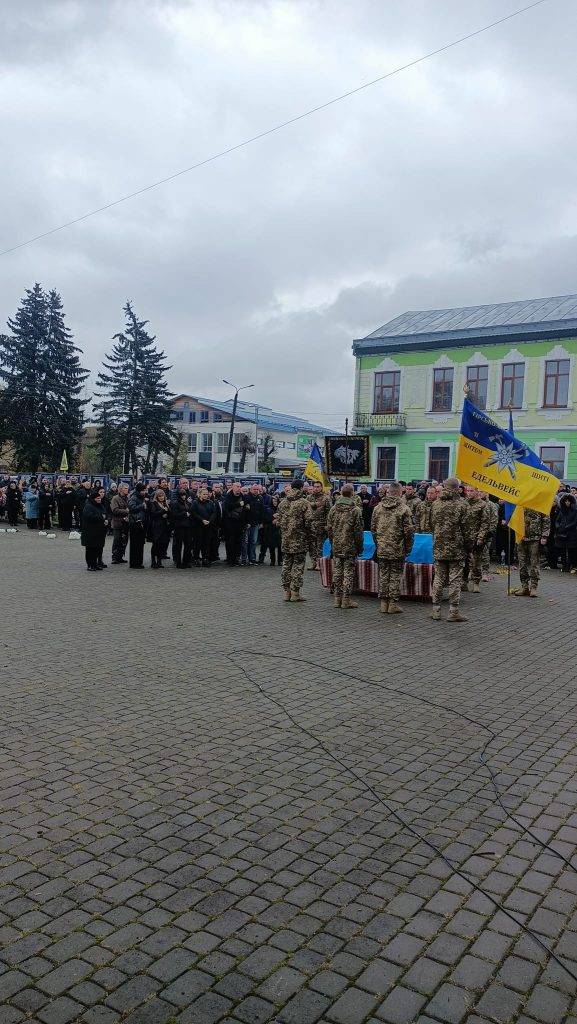 Отинійська громада зустріла і провела на вічний спочинок бійця Івана Солтисіка