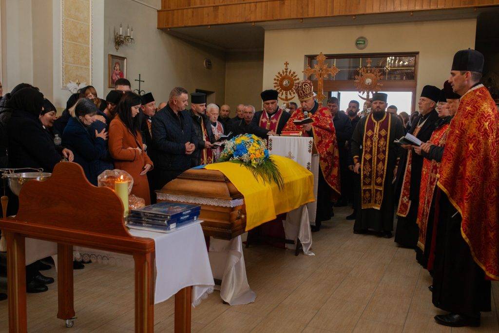Єзупільська громада провела на вічний спочинок 22-річного воїна Василя Ферштея