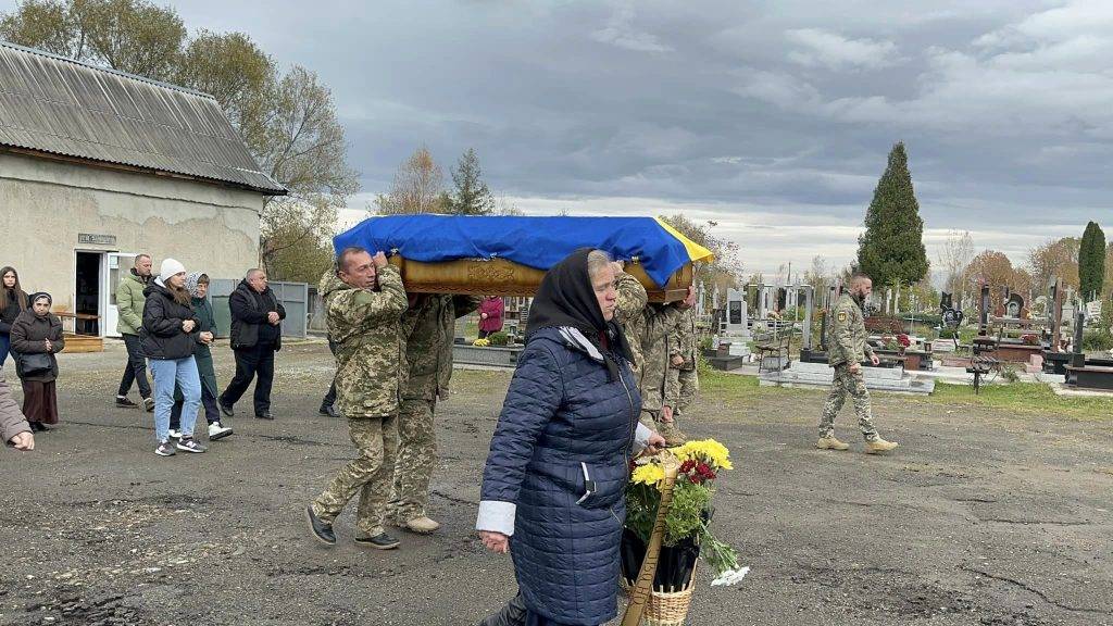 Мешканці Надвірної провели в останню земну дорогу мужнього воїна Ігоря Яцка