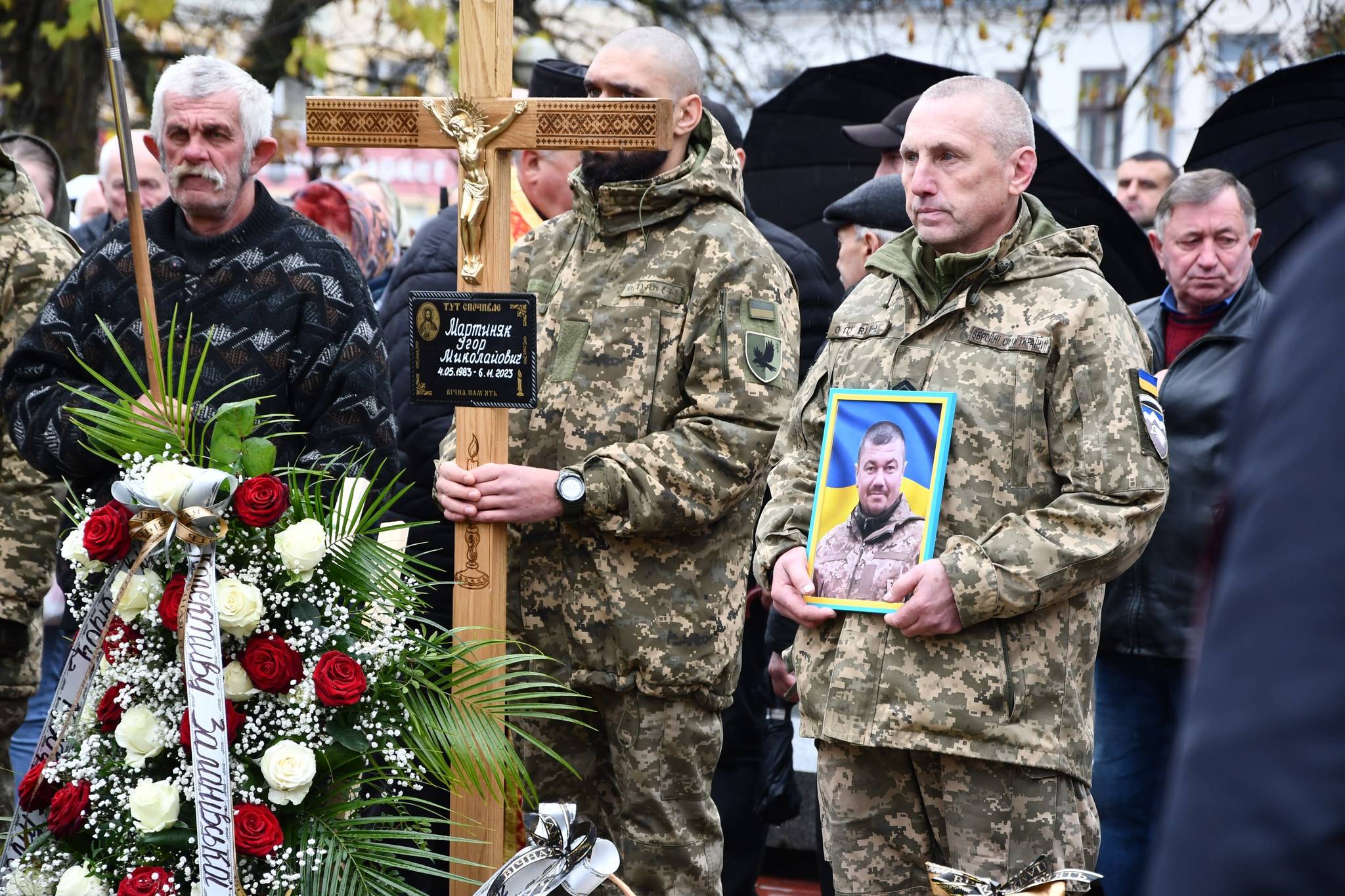 Рогатинщина на колінах проводжала в останню дорогу загиблого воїна Ігоря Мартиняка