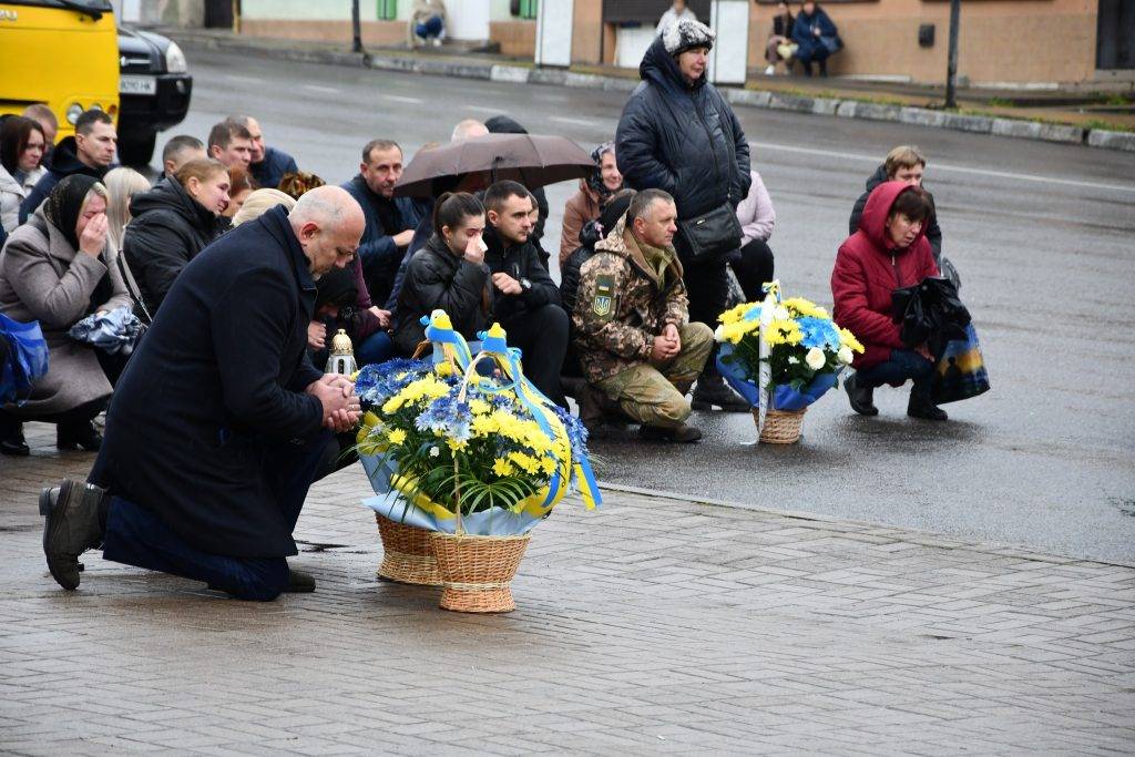 Рогатинщина на колінах проводжала в останню дорогу загиблого воїна Ігоря Мартиняка