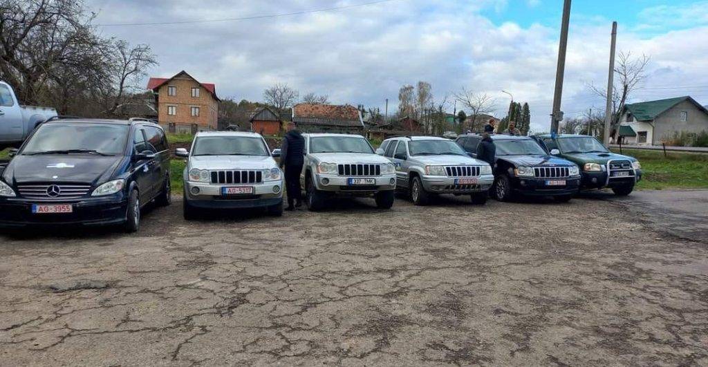 Сім автівок відправили на фронт громадська організація з Боднарова і благодійники з Естонії