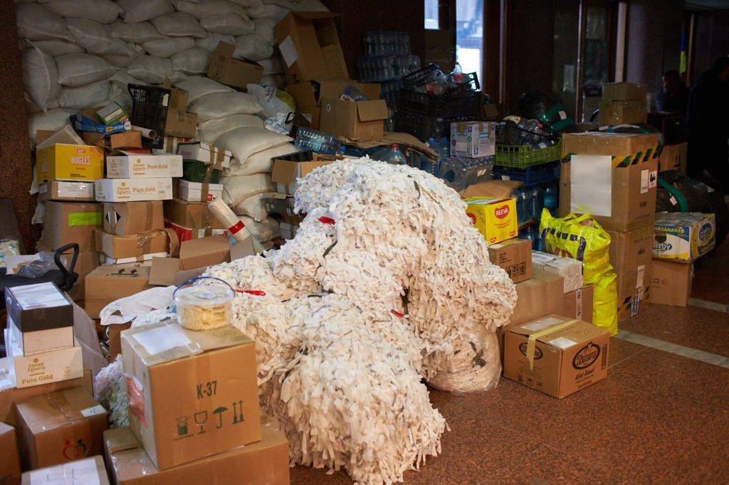 Логістичний центр завершує збір посилок для захисників