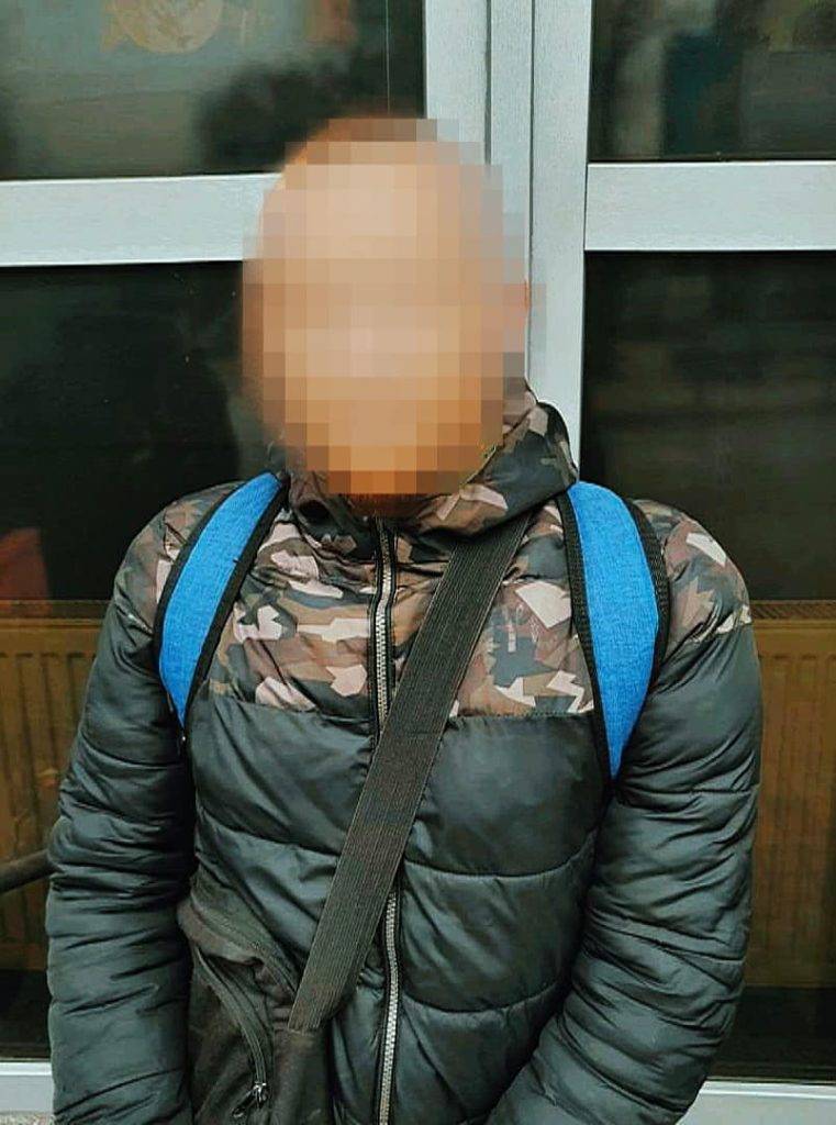 Мав при собі амфетамін: Поліцейські Івано-Франківська затримали наркоділка