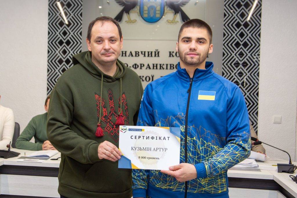 Спортсменів Франківської громади нагородили грошовими сертифікатами ФОТО