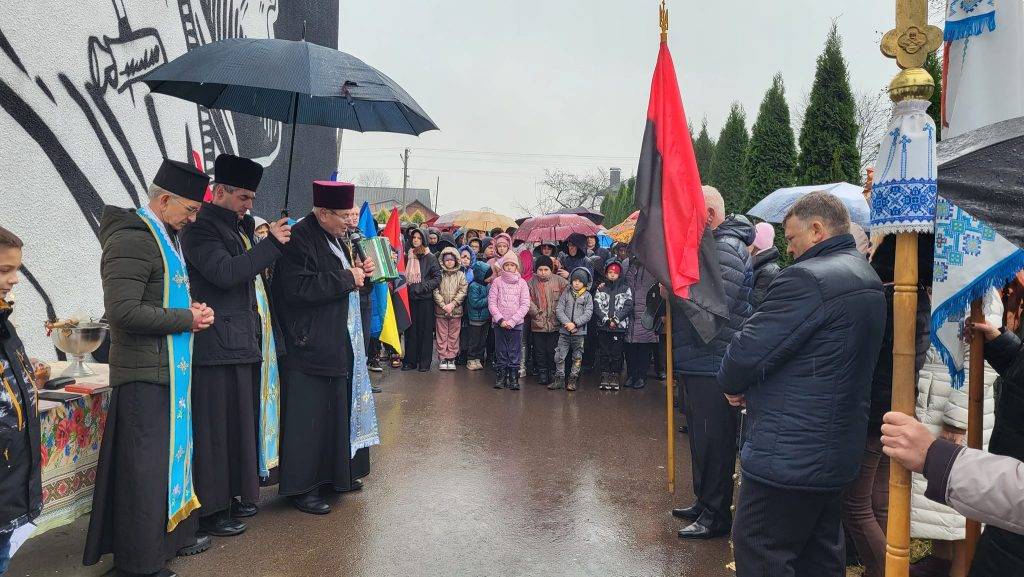 У Бовшеві відкрили мурал пам'яті Героя України Дмитра Коцюбайла "Да Вінчі"