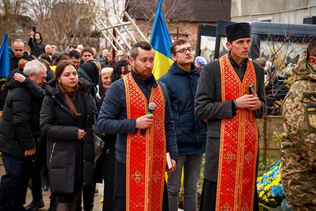 У Рожнятівській громаді попрощалися із воїном Андрієм Пилипівим