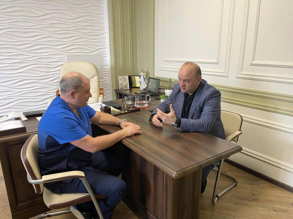 Руслан Савчук запропонував обʼєднати Прикарпатський центр репродукції та медуніверситет. Міністр підтримав