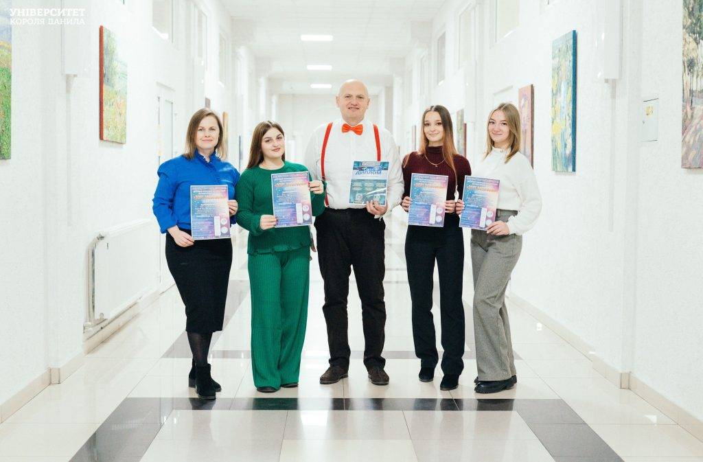 Івано-Франківські студентки здобули першість у міжнародному фестивалі-конкурсі мистецтв,Зорі Запалали,одеський фестиваль