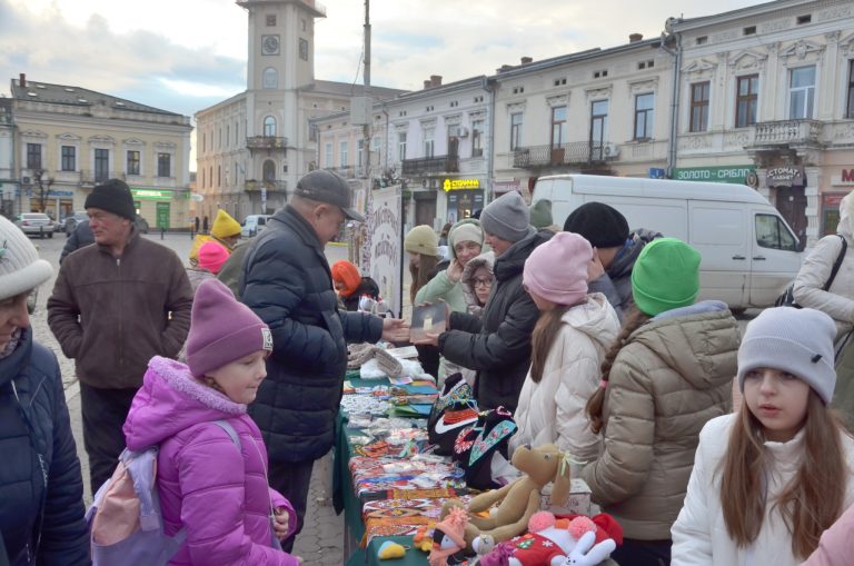 У Коломиї на благодійній акції зібрали понад 10 тисяч для "Едельвейсів"