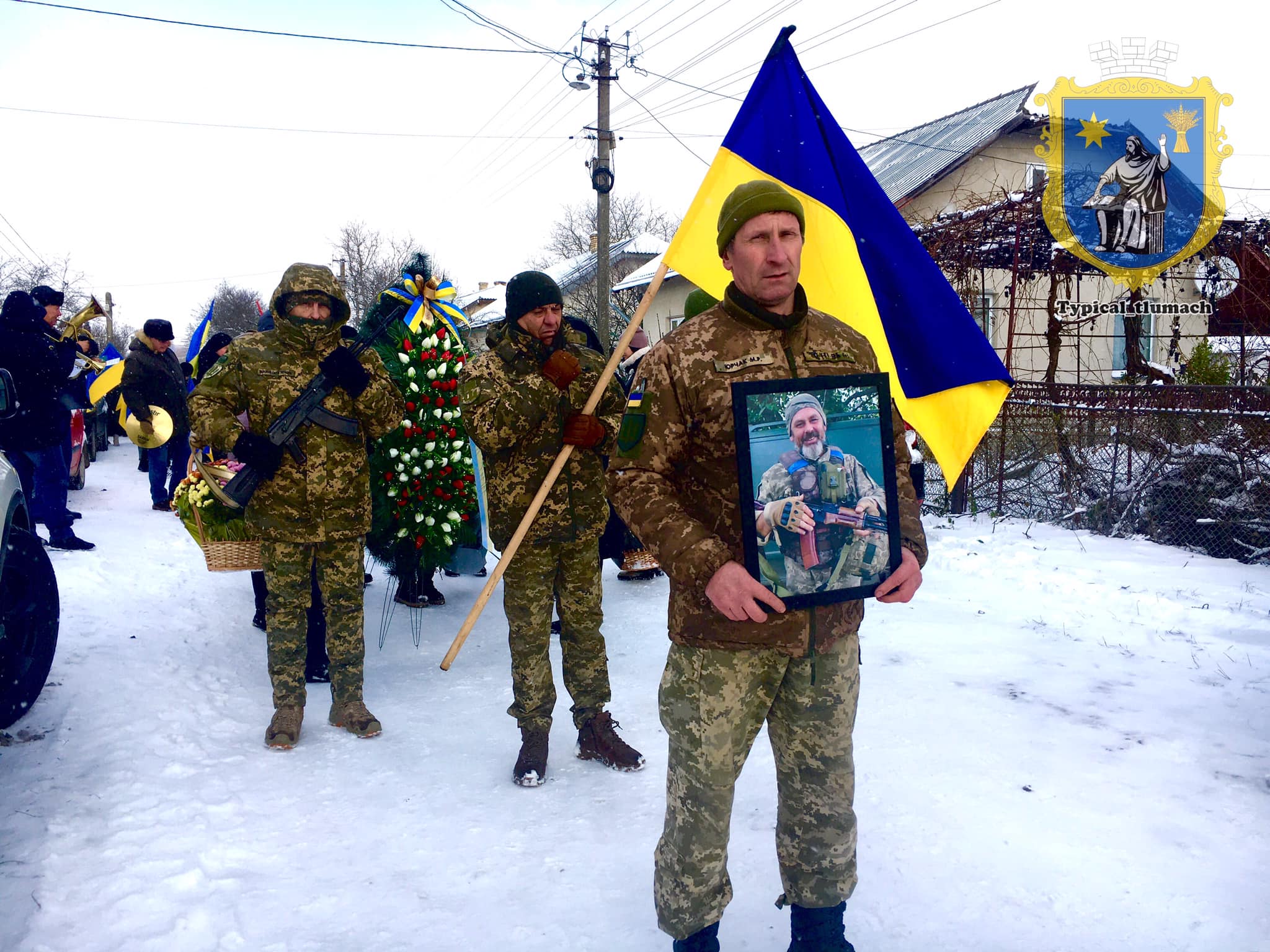 У Тлумачі попрощалися з полеглим військовим Володимиром Карвацьким ФОТО